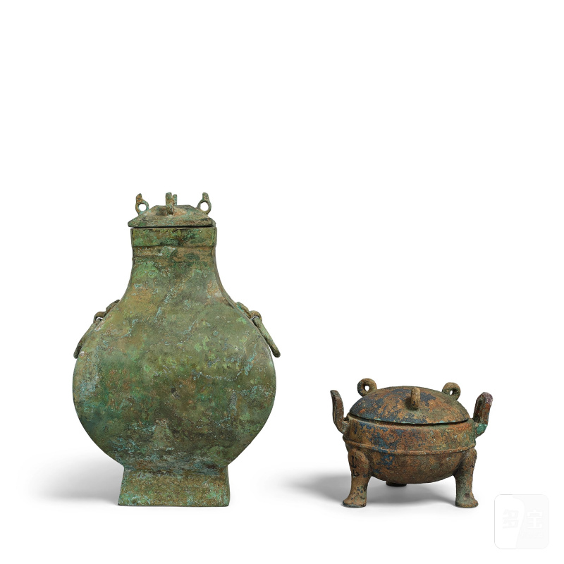 漢 青銅小蓋鼎 青銅帶蓋鈁壺 | A MINIATURE BRONZE COVERED DING AND A SMALL BRONZE COVERED FANGHU - 图1